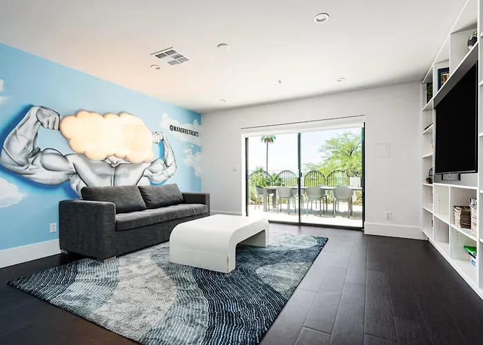 Camelback Mountain Mansion - Micro-resort, Views, Golf, Heated Pool, Game Holiday home Phoenix