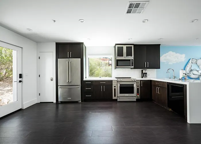 Camelback Mountain Mansion - Micro-resort, Views, Golf, Heated Pool, Game Holiday home Phoenix
