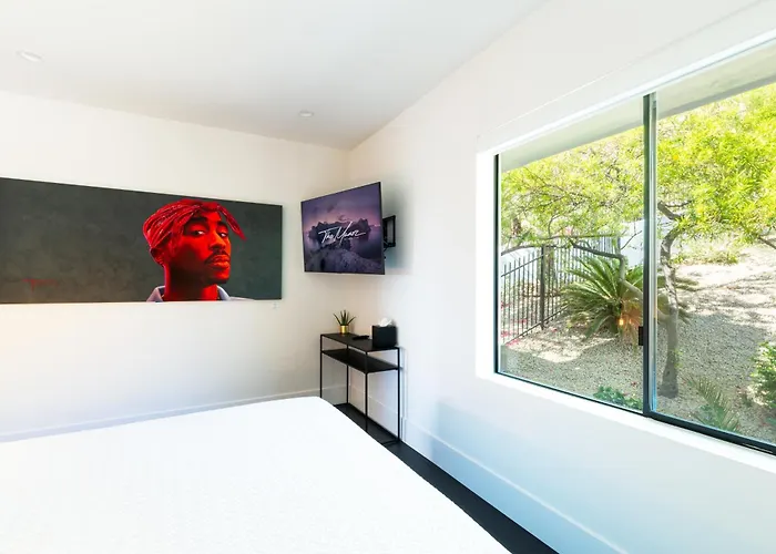 Camelback Mountain Mansion - Micro-resort, Views, Golf, Heated Pool, Game Holiday home *