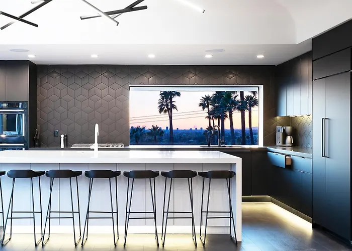 Camelback Mountain Mansion - Micro-resort, Views, Golf, Heated Pool, Game Holiday home Phoenix