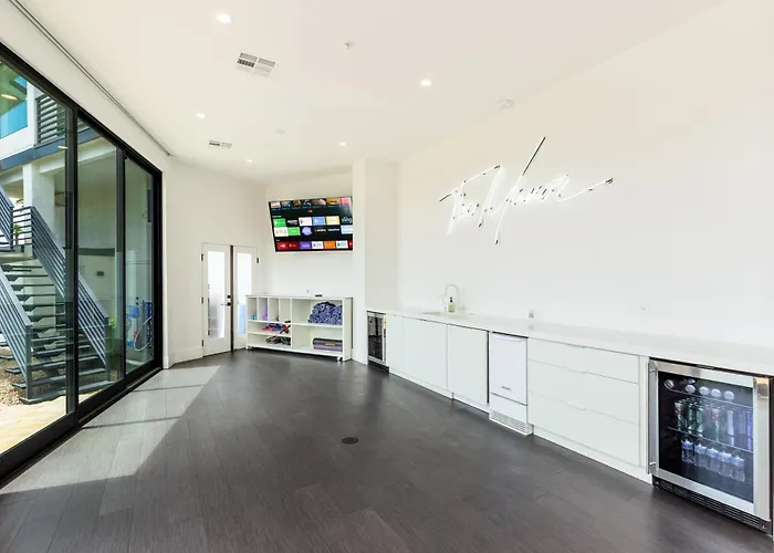 Camelback Mountain Mansion - Micro-resort, Views, Golf, Heated Pool, Game
