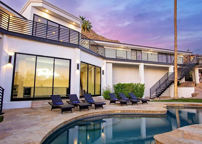 Camelback Mountain Mansion - Micro-resort, Views, Golf, Heated Pool, Game Holiday home Phoenix