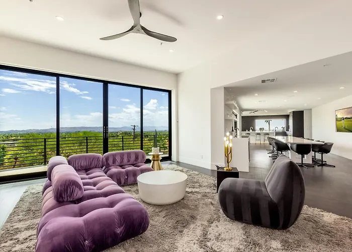 Holiday home Camelback Mountain Mansion - Micro-resort, Views, Golf, Heated Pool, Game