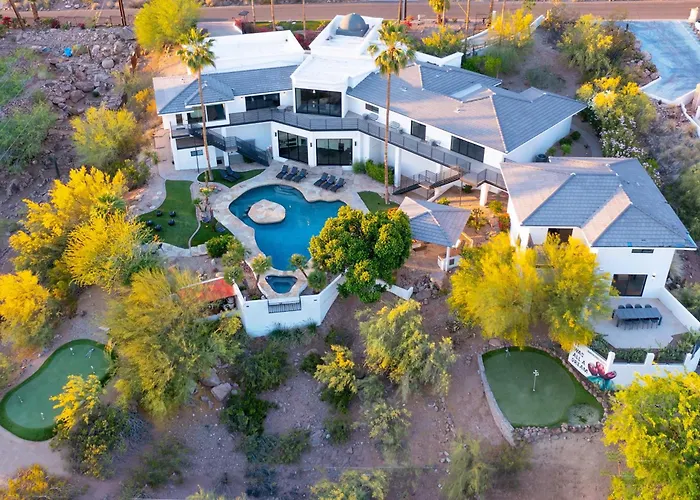 Camelback Mountain Mansion - Micro-resort, Views, Golf, Heated Pool, Game Holiday home Phoenix